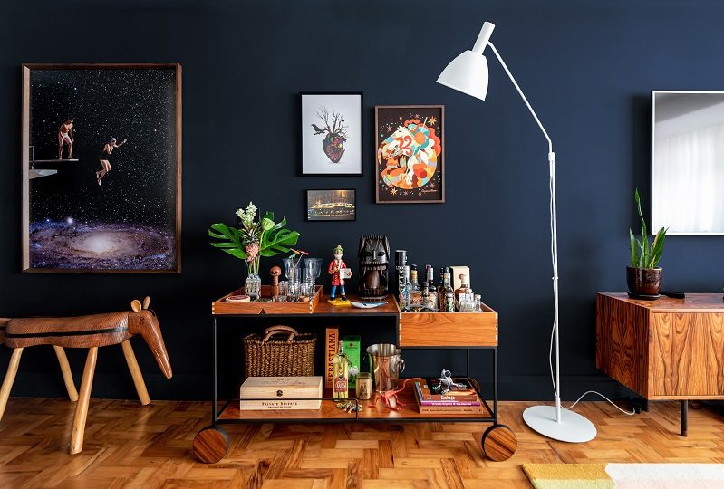 sala com parede azul