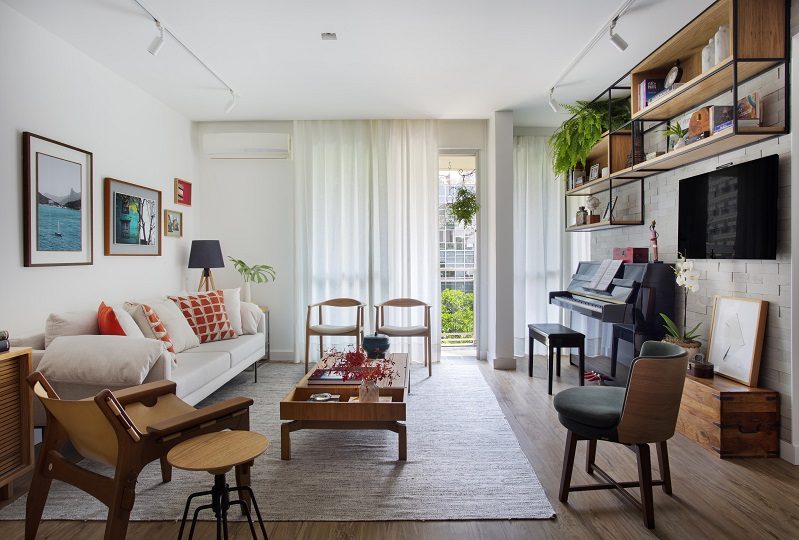 apartamento com piano na sala